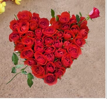 red rose loving heart arrangement